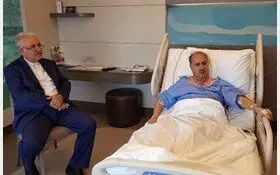 عیادت کی روش از تاج در بیمارستان