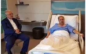 عیادت کی روش از تاج در بیمارستان