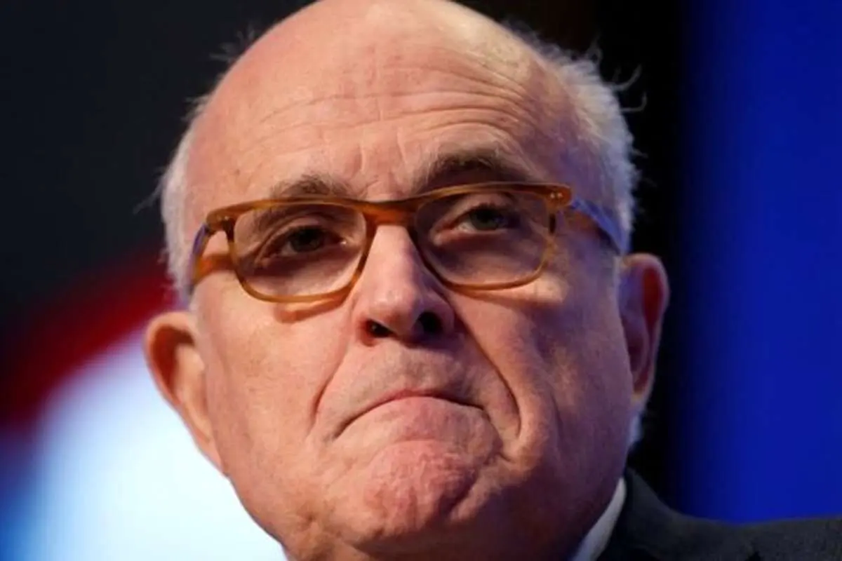 ترامپ می‌تواند خودش را در پروند جنجالی روسیه عفو کند؟