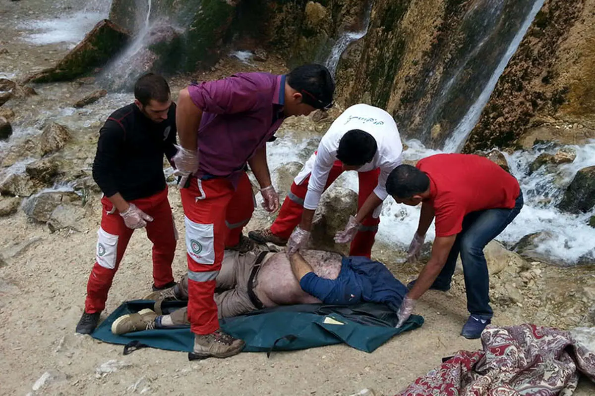 (تصویر) سقوط مرگبار جوان مشهدی از آبشار به خاطر سلفی
