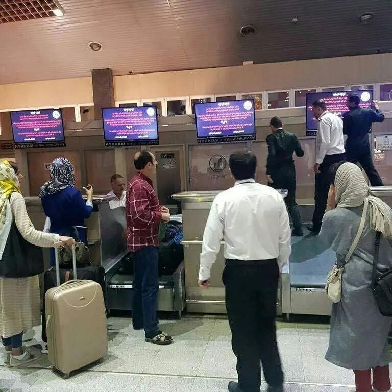 (تصویر) نمایشگرهای فرودگاه تبریز هک شد