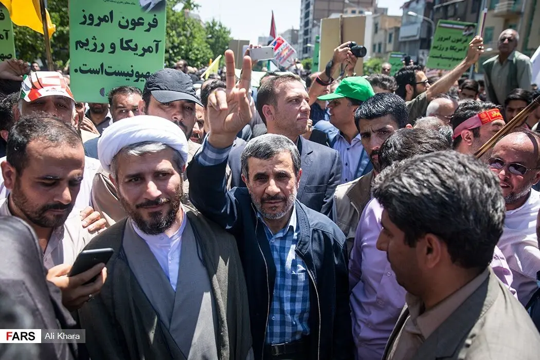 شعار برای احمدی‎نژاد در راهپیمایی روز قدس