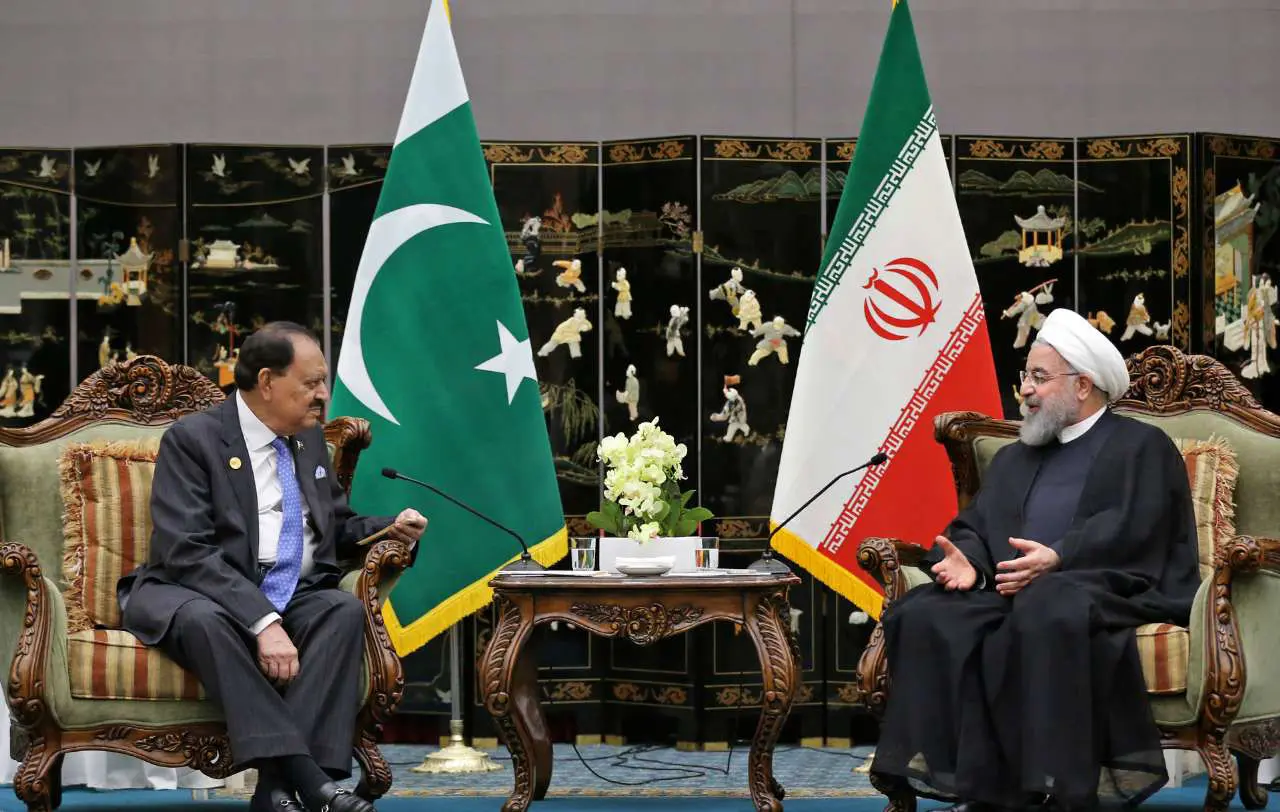 (تصاویر) دیدار روحانی با رییس‌جمهور پاکستان در چین