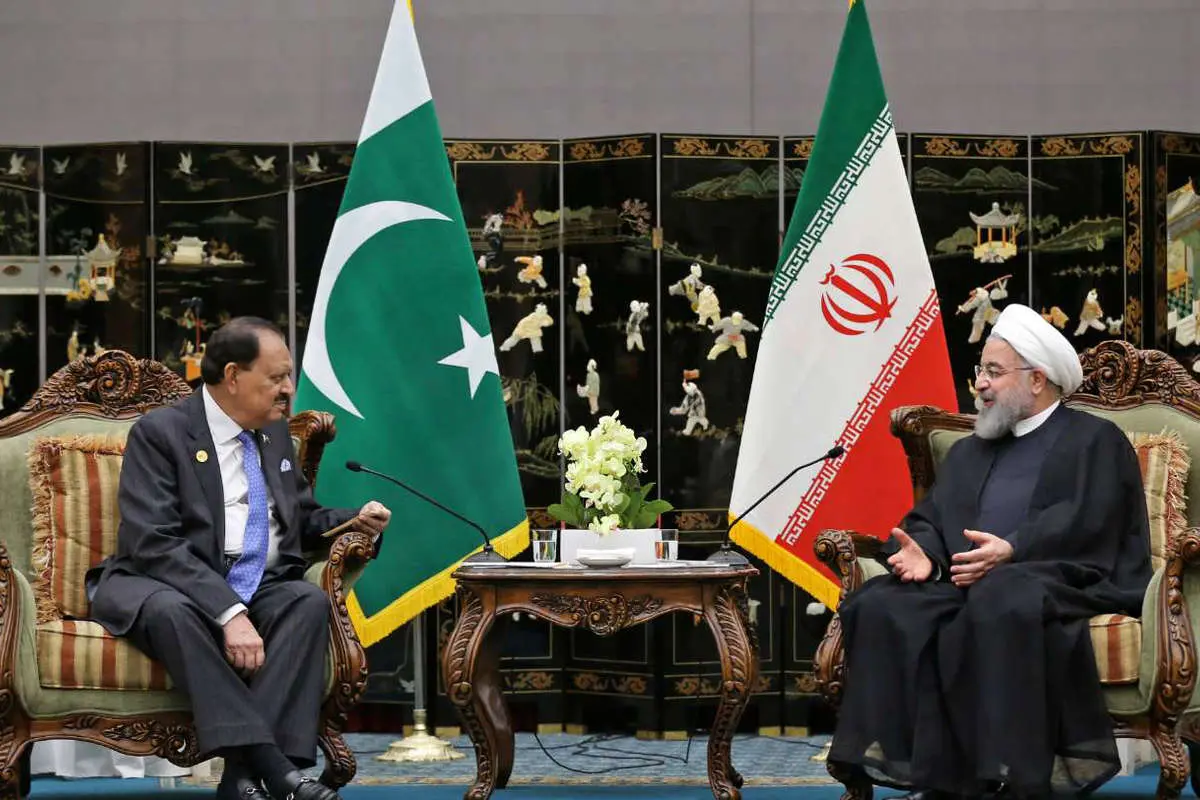 (تصاویر) دیدار روحانی با رییس‌جمهور پاکستان در چین