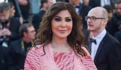 تحقیر خواننده زن عرب روی فرش قرمز کن