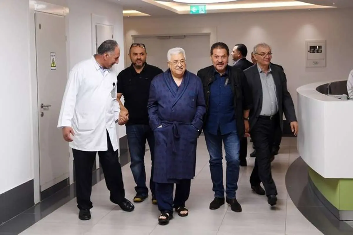 محمود عباس همچنان در بیمارستان