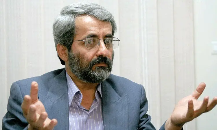 زیر پوست "فینگیلی آمریکا، جینگیلی اسرائیل، درد بگیرید، کوفت بگیرید، ایشالا بمیرید!"