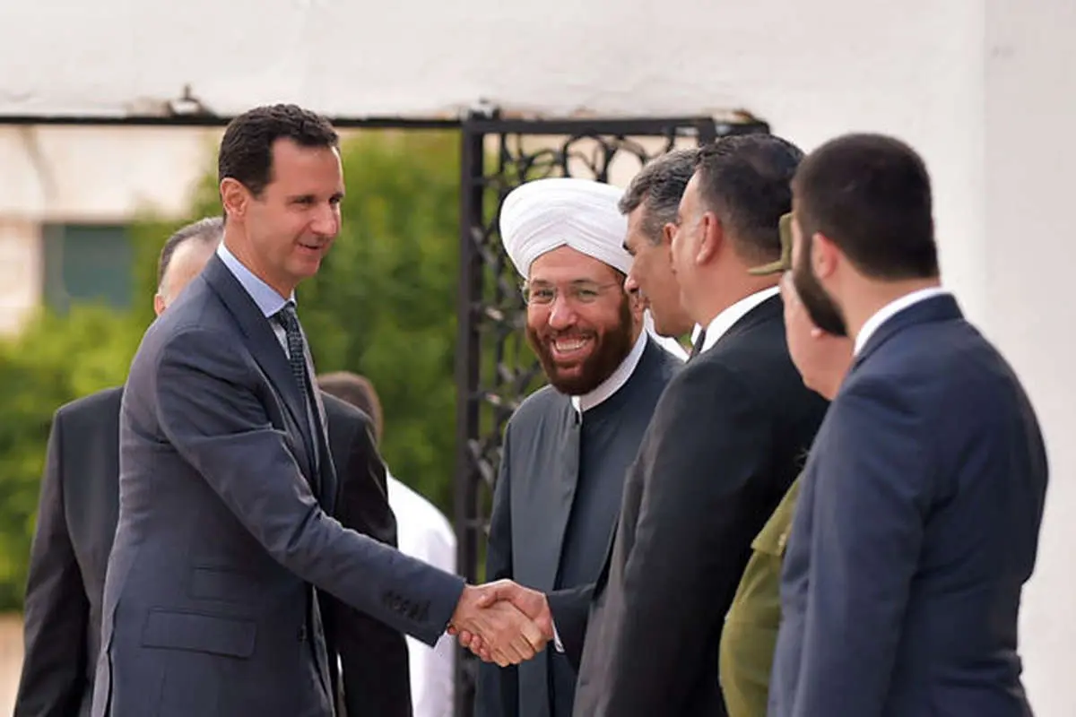(تصاویر) حضور بشار اسد در نماز عید فطر