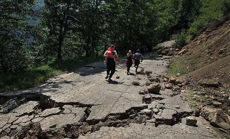(تصاویر) رانش زمین در روستای کاکرود رودسر