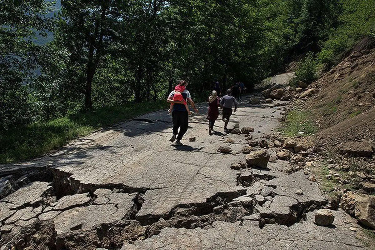 (تصاویر) رانش زمین در روستای کاکرود رودسر