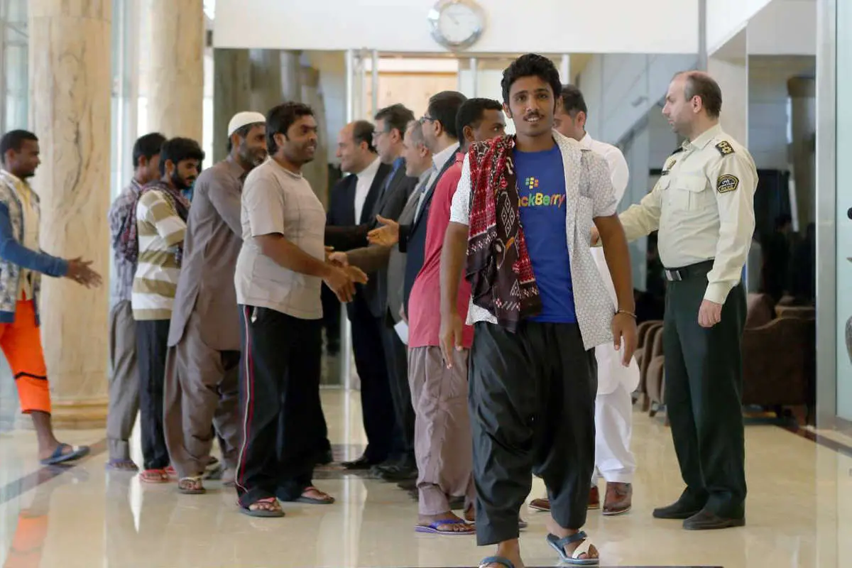 (تصاویر) آزادی ۱۷ ملوان ایرانی زندانی در سومالی