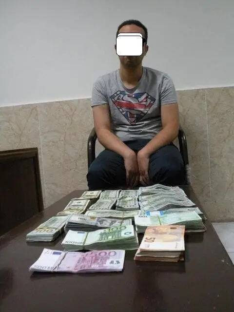 کشف ۱۸۶ هزار دلار و یورو از کوله یک مسافر