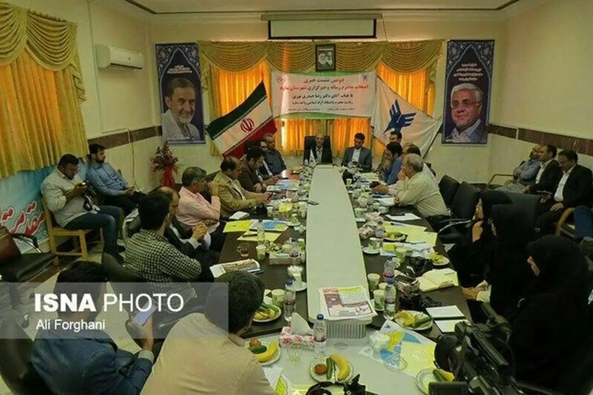 برکناری رییس دانشگاه بدلیل نصب بنر فرهاد رهبر و ولایتی