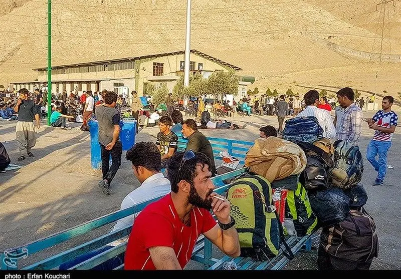افغان‌ها برای ترک ایران صف کشیدند؛ ماندن دیگر فایده ندارد!