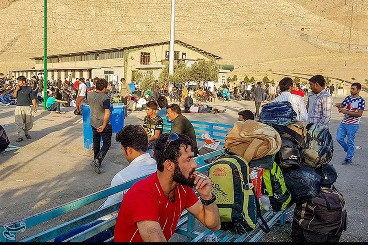 افغان‌ها برای ترک ایران صف کشیدند؛ ماندن دیگر فایده ندارد!