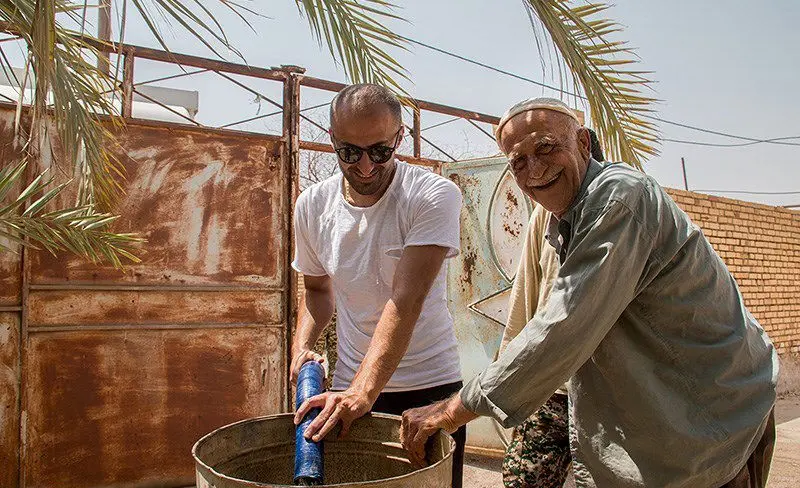 (تصاویر) آبرسانی با تانکر آب به روستاهای آبادان