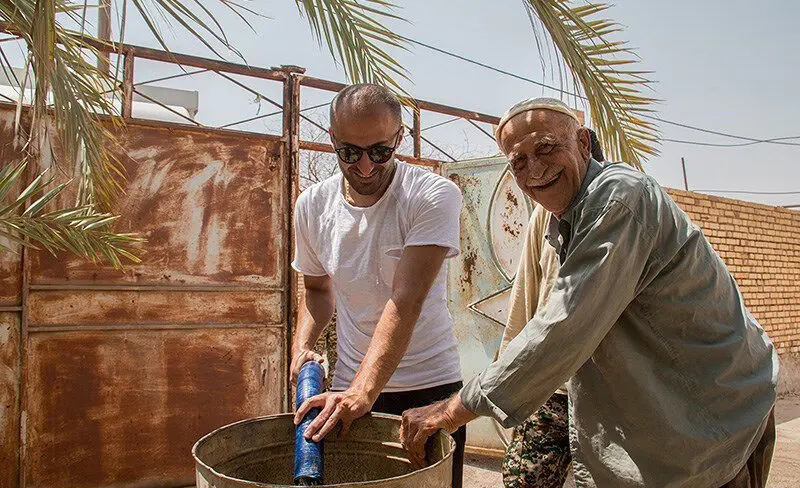 (تصاویر) آبرسانی با تانکر آب به روستاهای آبادان