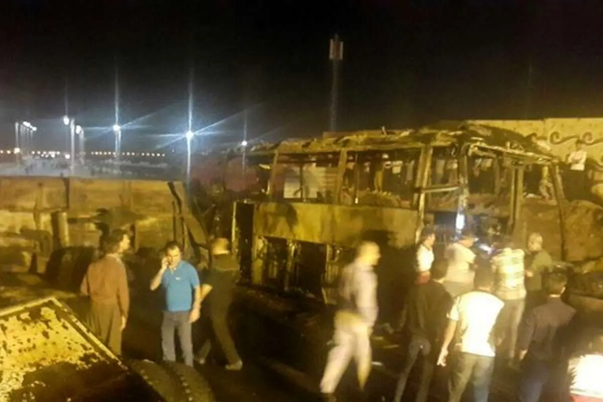 (ویدئو) تصادف مرگبار تانکر حمل قیر با اتوبوس در سنندج