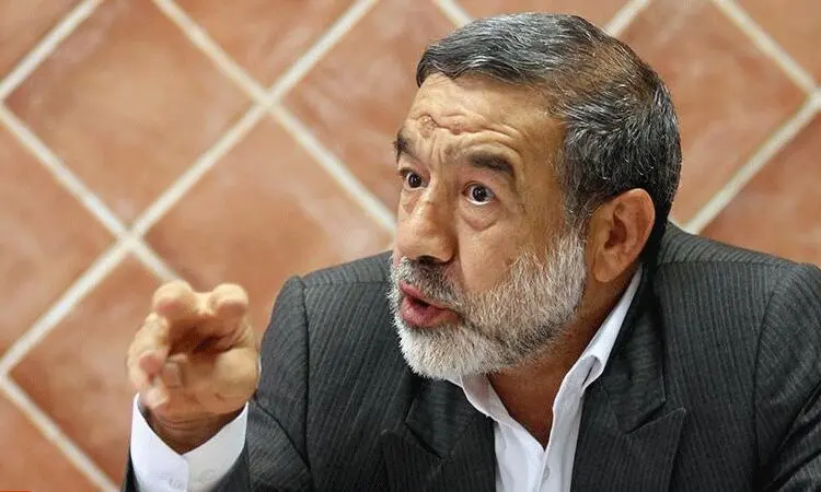محمد هاشمی: کتاب نیست شبنامه است/ کنعانی‌مقدم: مارادونا را رها کنیم و غضنفر‌ها را بچسبیم