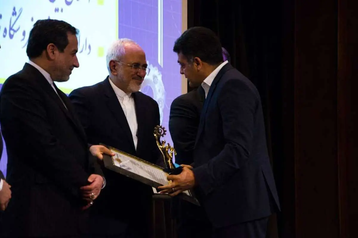 از مدیرعامل فروشگاههای زنجیرهای رفاه تجلیل شد