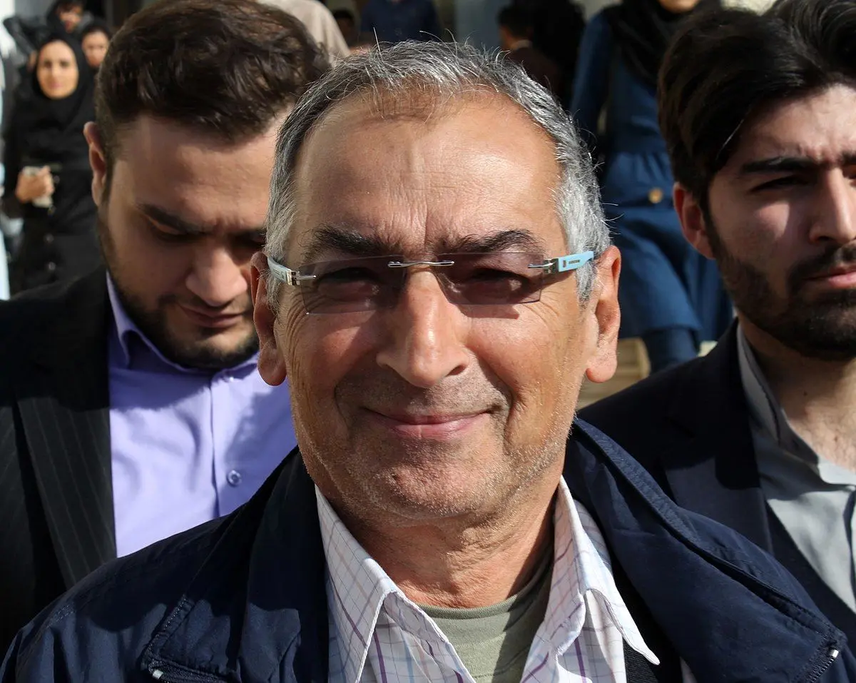 صادق زیباکلام: دوست دارم ایران ببرد اما...