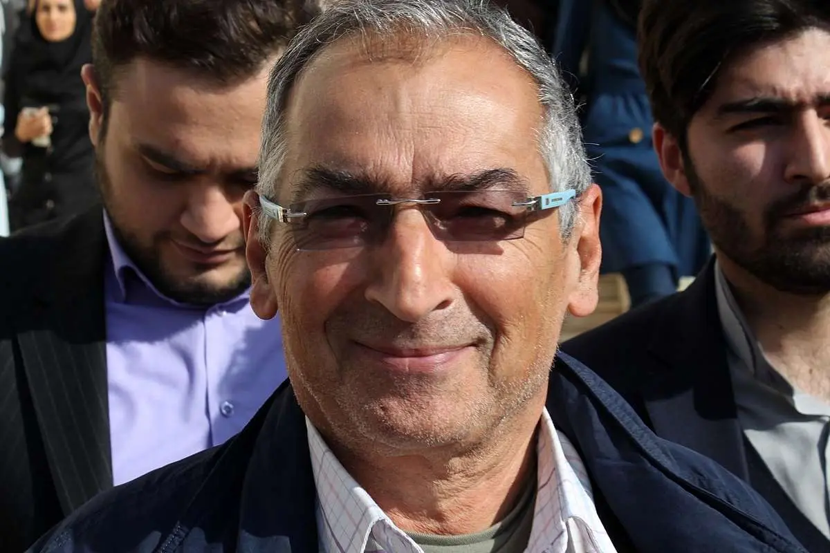 صادق زیباکلام: دوست دارم ایران ببرد اما...