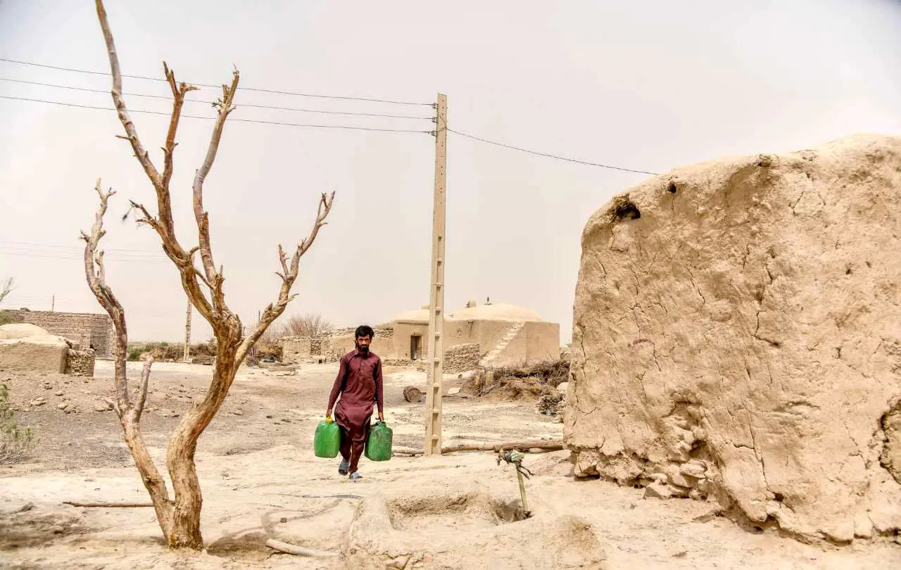 (تصاویر) بحران کم‌آبی در شهرستان مرزی هیرمند