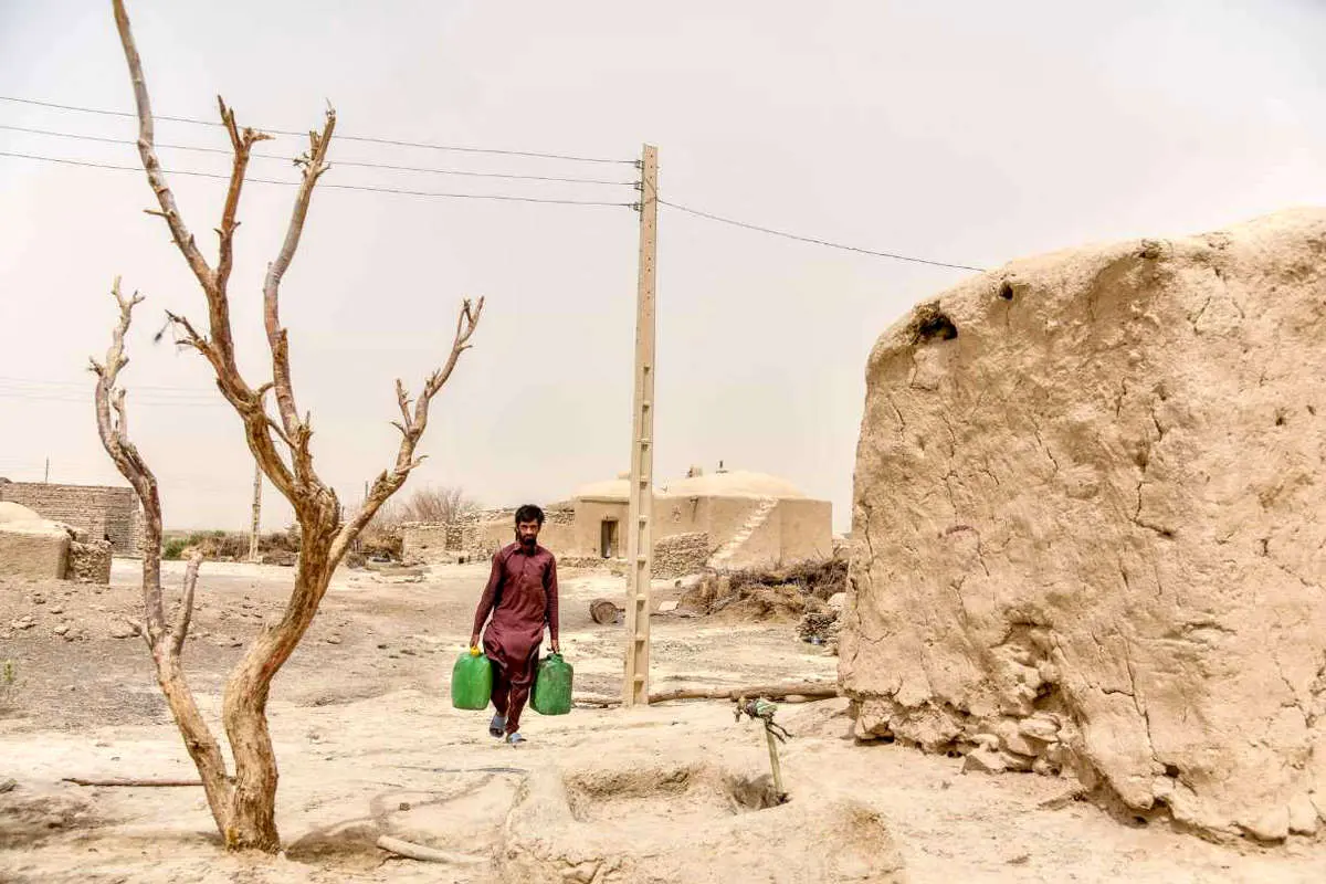 (تصاویر) بحران کمآبی در شهرستان مرزی هیرمند