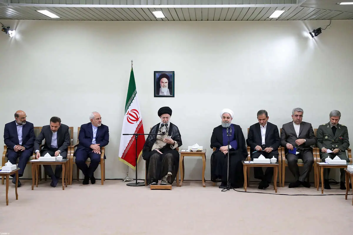 روابط با شرق و غرب تقویت شود/ با متخلفان در هر سطحی برخورد شود/ مشکلات را با مردم در میان بگذارید