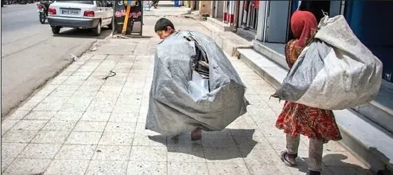 موش انگشتش را در زباله گردی خورده!