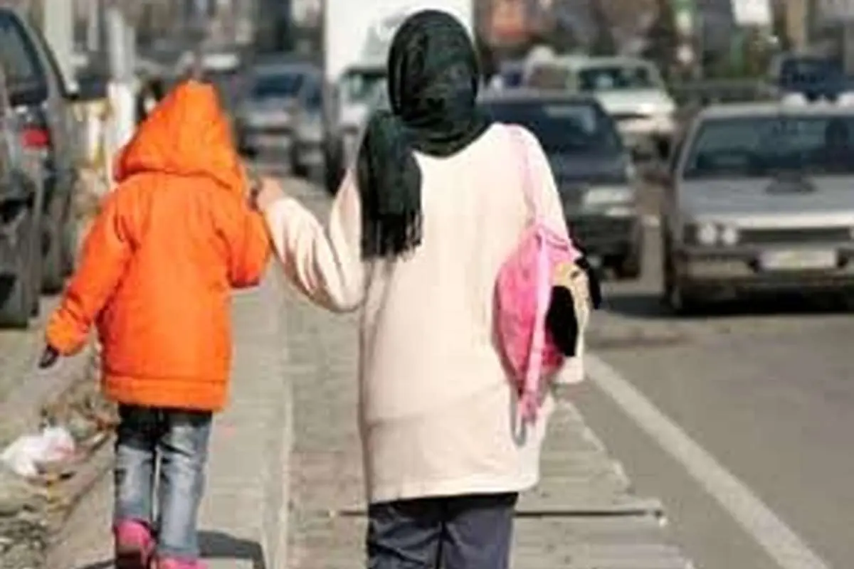 ۹۳ دختر مجرد، مادر شدند