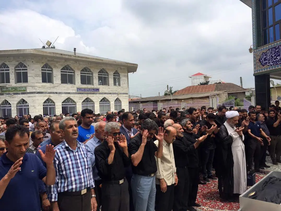 (تصاویر) مراسم خاکسپاری پدر فرهاد مجیدی در قاضی کلا