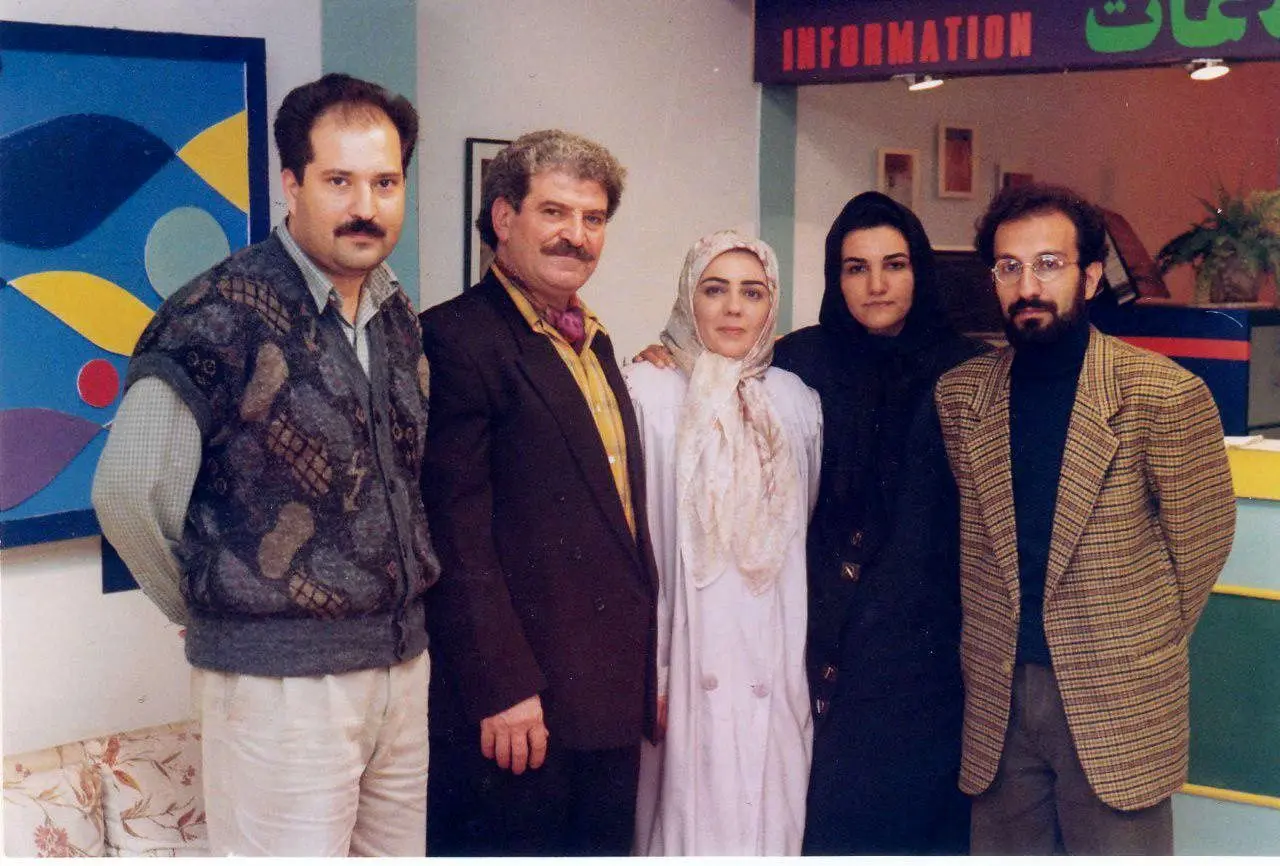 عکسی دیده نشده از اصغر فرهادی پشت صحنه یک سریال قدیمی