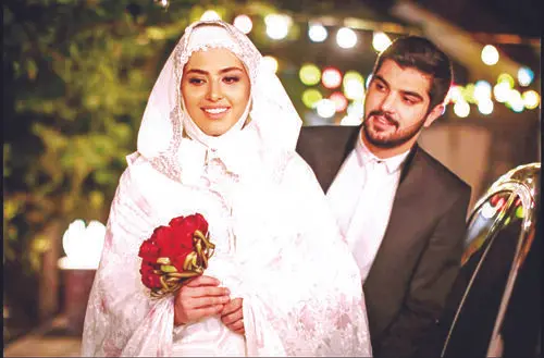 جنجال جدیدِ تلویزیون؛ پریدن از پنجره برای فرار از دست دختران!