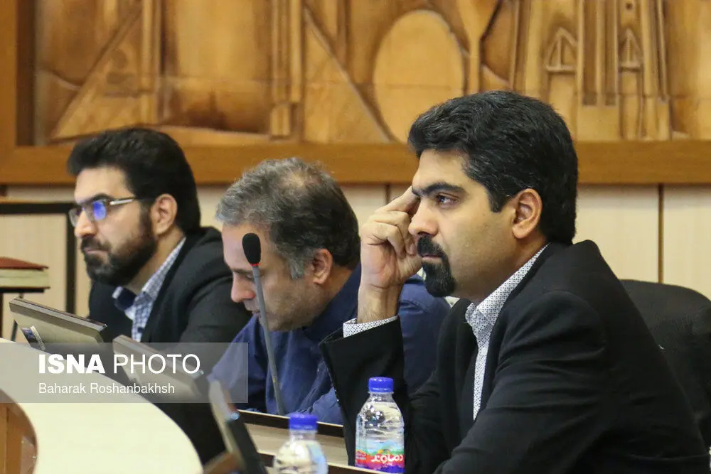(تصاویر) اولین حضور رسمی «سپنتا نیکنام» در شورای یزد
