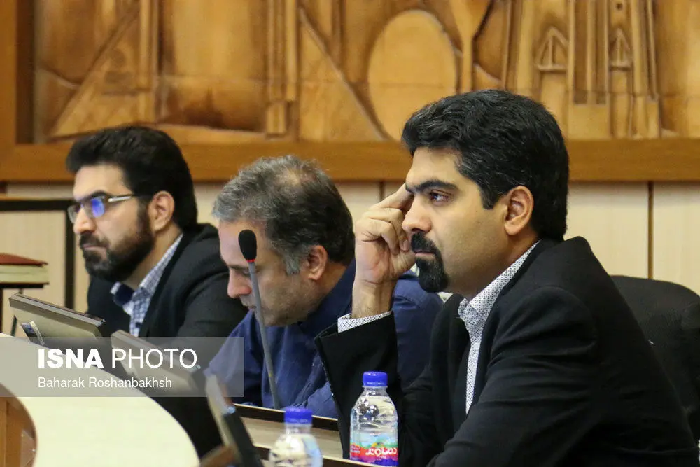(تصاویر) اولین حضور رسمی «سپنتا نیکنام» در شورای یزد