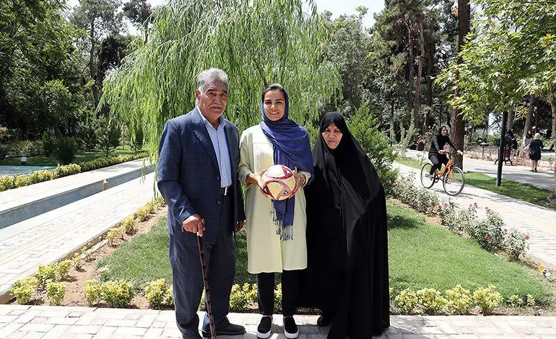 (تصاویر) نام‌گذاری یک سالن ورزشی به نام خانم فوتبالیست