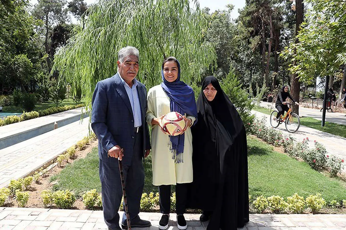 (تصاویر) نامگذاری یک سالن ورزشی به نام خانم فوتبالیست