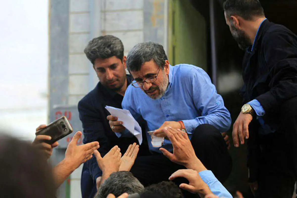 احمدینژاد از شوک خارج شد