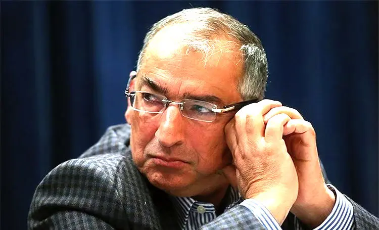 زیباکلام: به خاطر دفاع از نظام به من هجمه کردند