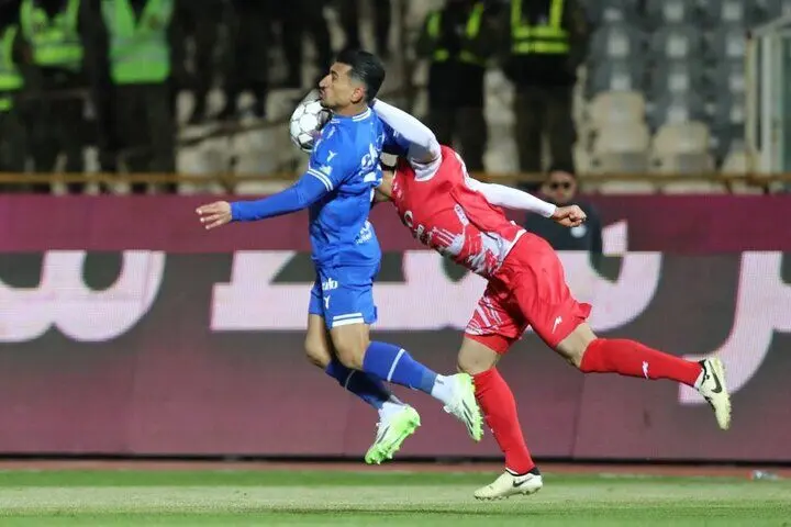 پاتک بزرگ آبی‌ها؛ استقلال مدافع پرسپولیس را می‌خواهد
