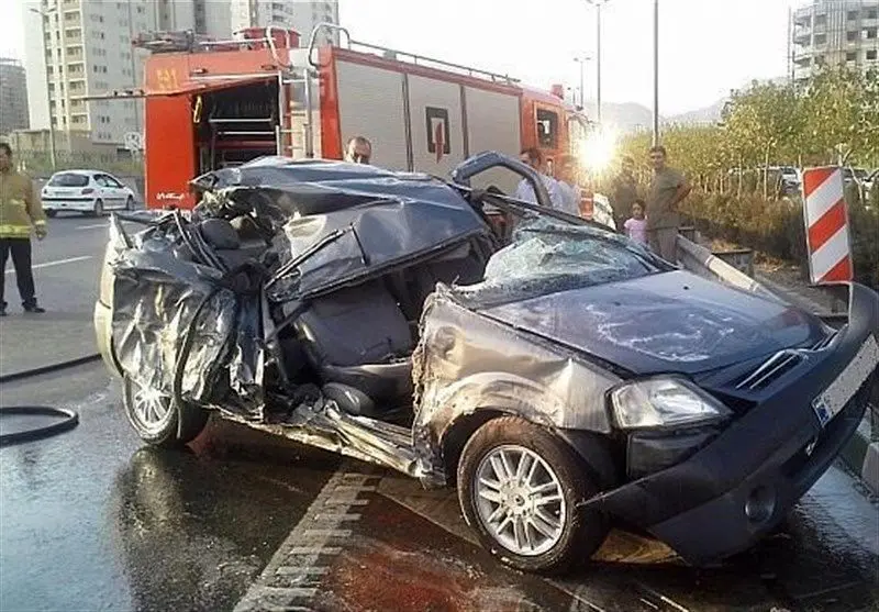 (تصاویر) متلاشی شدن ال۹۰ پس از برخورد با گاردریل‌