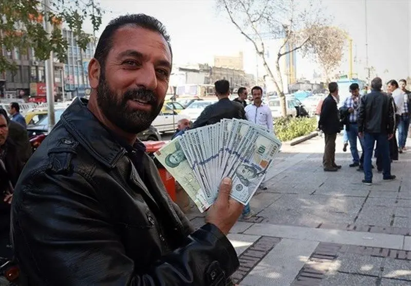 هجوم فروشندگان دلار و سکه به بازار و دور تازه سقوط قیمت