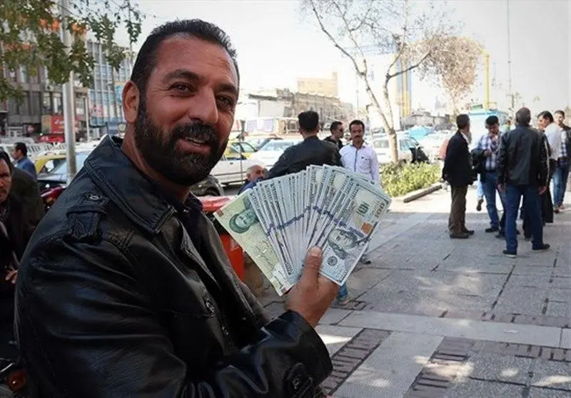 هجوم فروشندگان دلار و سکه به بازار و دور تازه سقوط قیمت