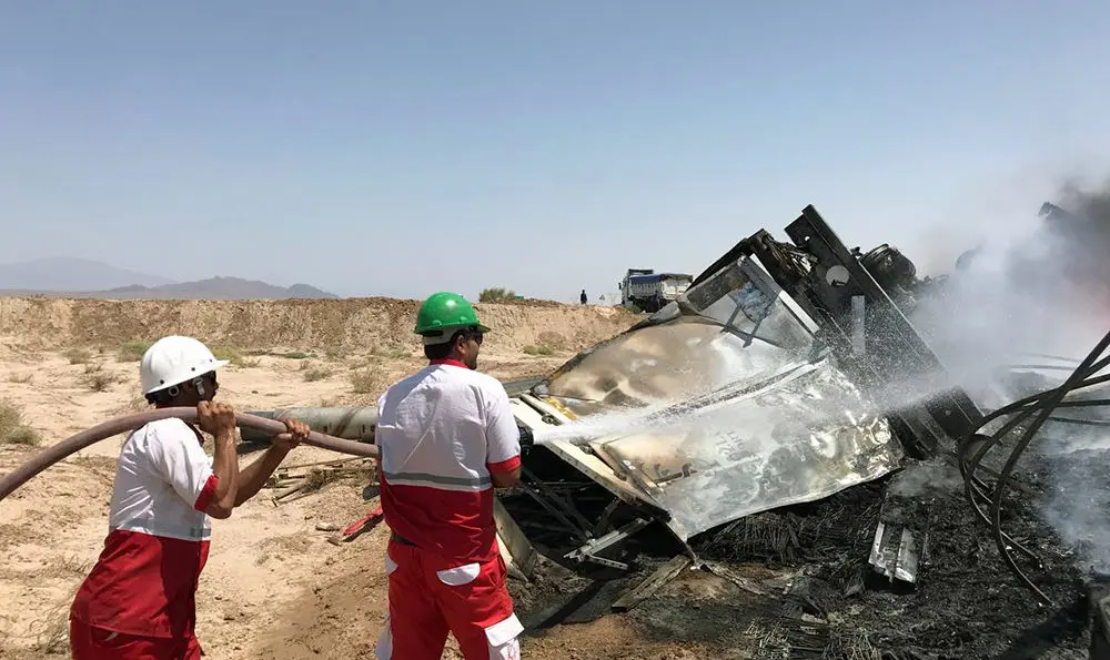 (تصاویر) تصادف مرگبار تریلر با پراید در جاده سبزوار