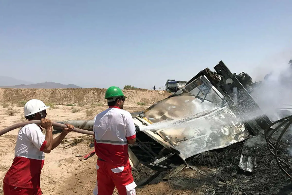 (تصاویر) تصادف مرگبار تریلر با پراید در جاده سبزوار