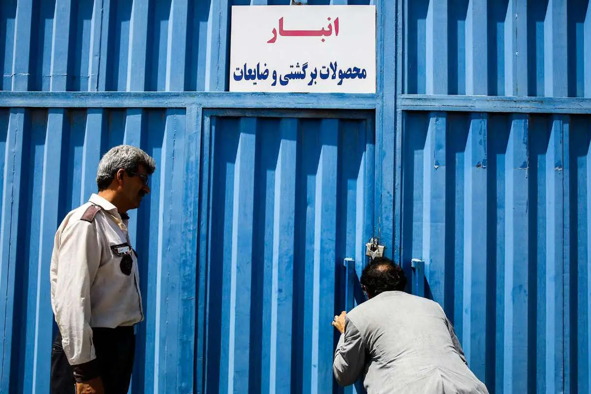 (تصاویر) مواد اولیه کفش یک سال ایرانیان در انباری کشف شد