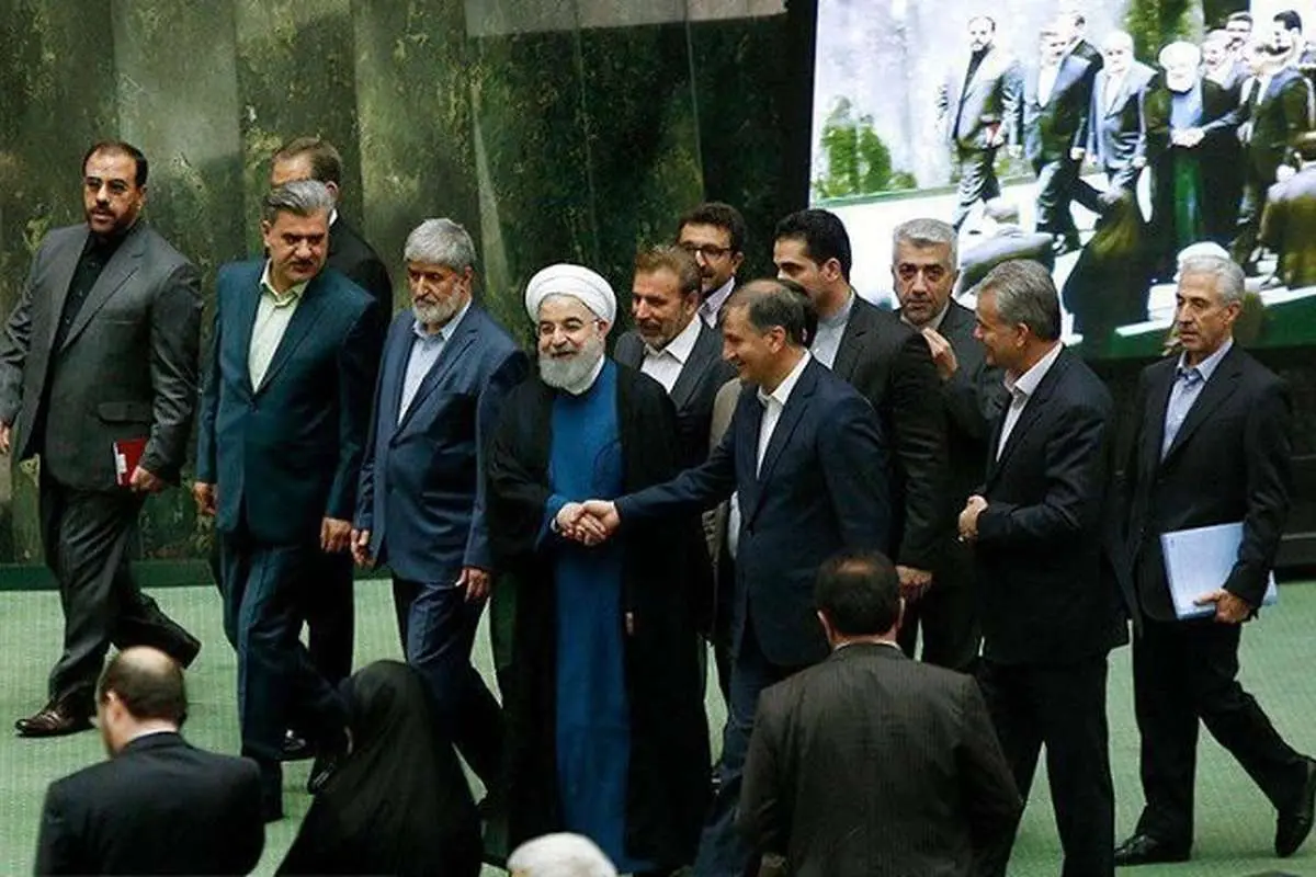 حسن روحانی، مجلس، یکشنبه سیاه و افشاگری!