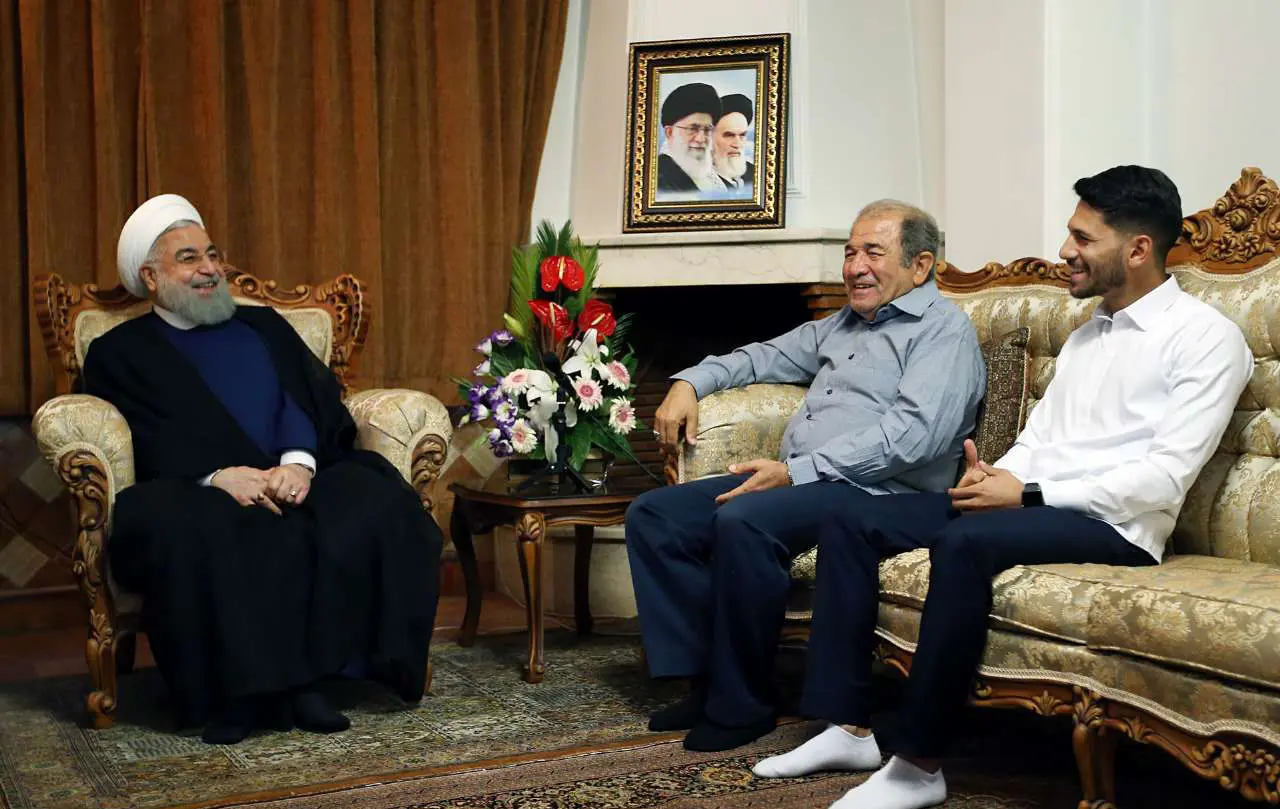 (تصاویر) حضور روحانی در خانه سرلشگر خلبان غلامرضا یزد