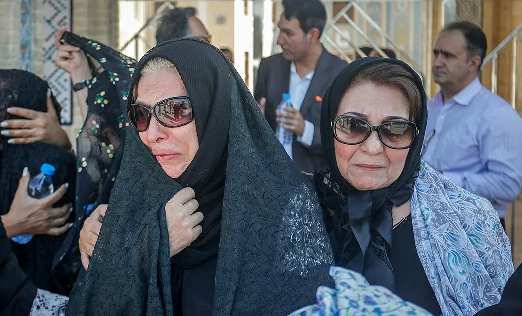 (تصاویر) وداع با کارگردان سینما در حرم شاهچراغ(ع)